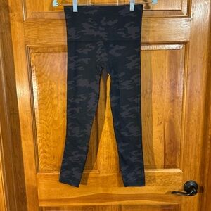 Spanx Black Camo LOOK AT ME NOW Leggings Ankle Sz Med (6-8)-EUC